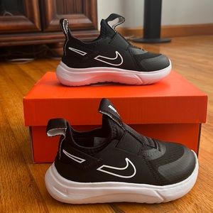 Brand new toddler Nike flex rubber sneakers
